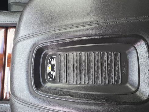 Used 2019 Cadillac Escalade Premium Luxury image 20