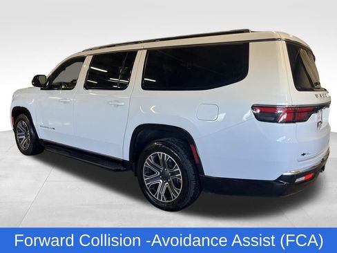 Used 2024 Jeep Wagoneer L Series II w/ Flexible Seating Group AWD/4WD image 3