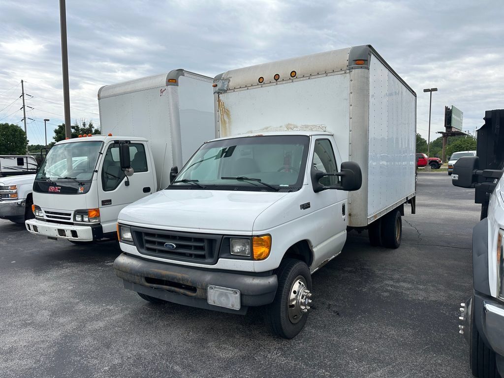 Used 2003 Ford E-350 and Econoline 350 Super Duty RWD image 1