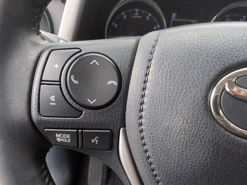 Used 2018 Toyota RAV4 Limited image 19