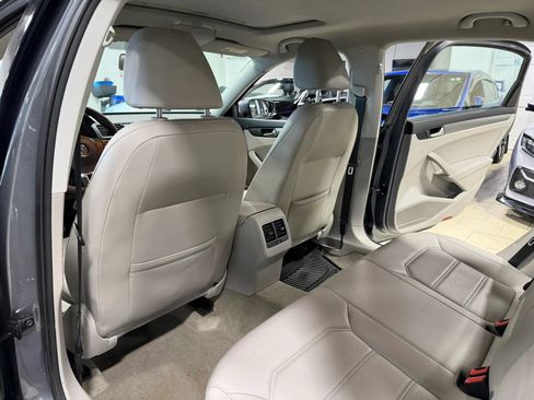 Used 2015 Volkswagen Passat TDI SE FWD image 23