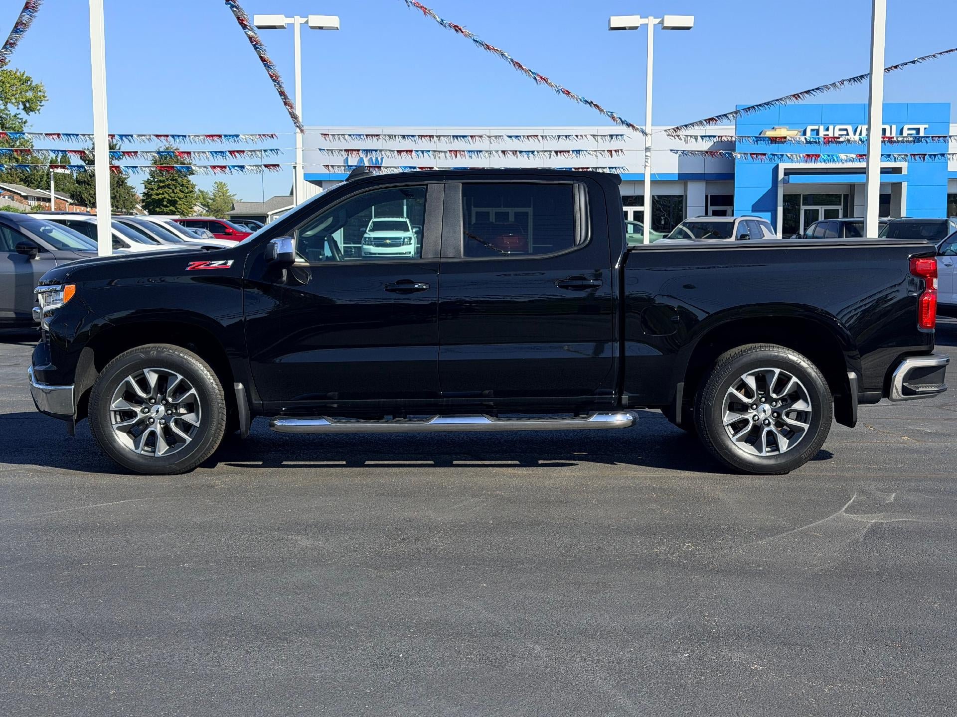 Used 2024 Chevrolet Silverado 1500 LT AWD/4WD image 8