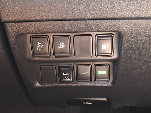 Used 2019 Nissan Rogue S AWD/4WD image 22