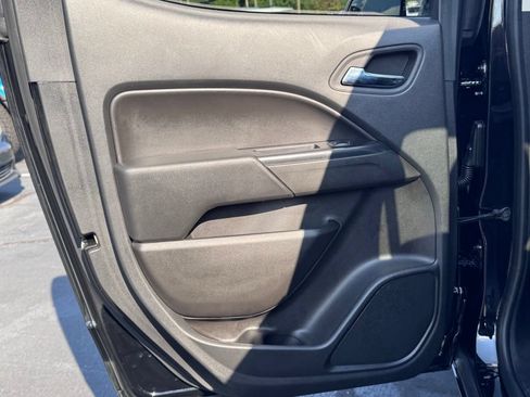 Used 2022 Chevrolet Colorado LT w/ Chrome Appearance Package RWD image 26