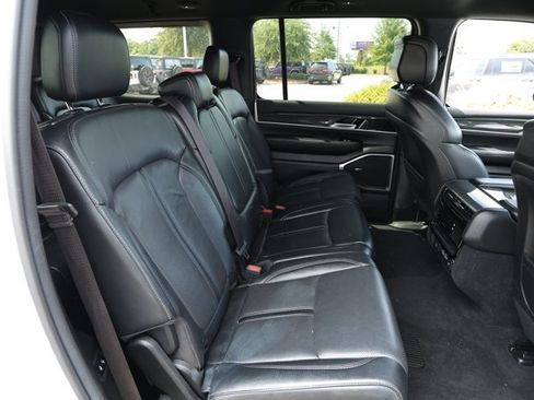 Used 2022 Jeep Wagoneer Series III AWD/4WD image 33