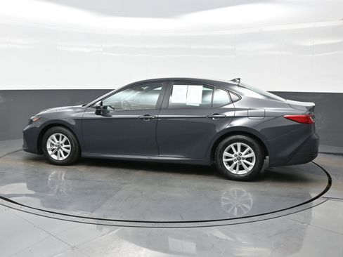 Used 2025 Toyota Camry LE image 3