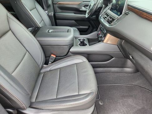 Used 2024 Chevrolet Suburban High Country image 11