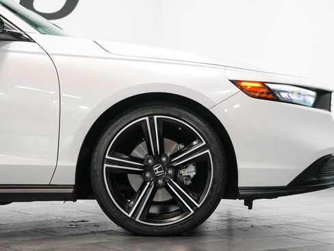 Used 2025 Honda Accord Sport image 9