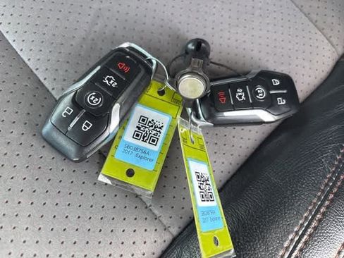 Used 2017 Ford Explorer XLT w/ Equipment Group 202A image 22