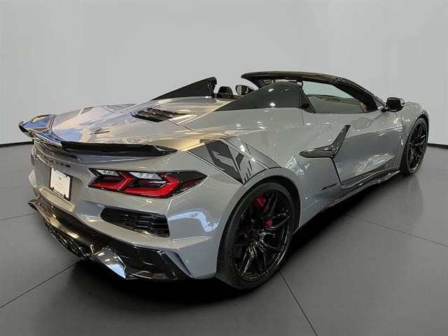 Used 2024 Chevrolet Corvette Z06 RWD image 7
