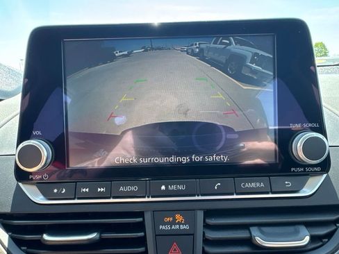 Used 2025 Nissan Altima 2.5 SV FWD image 6