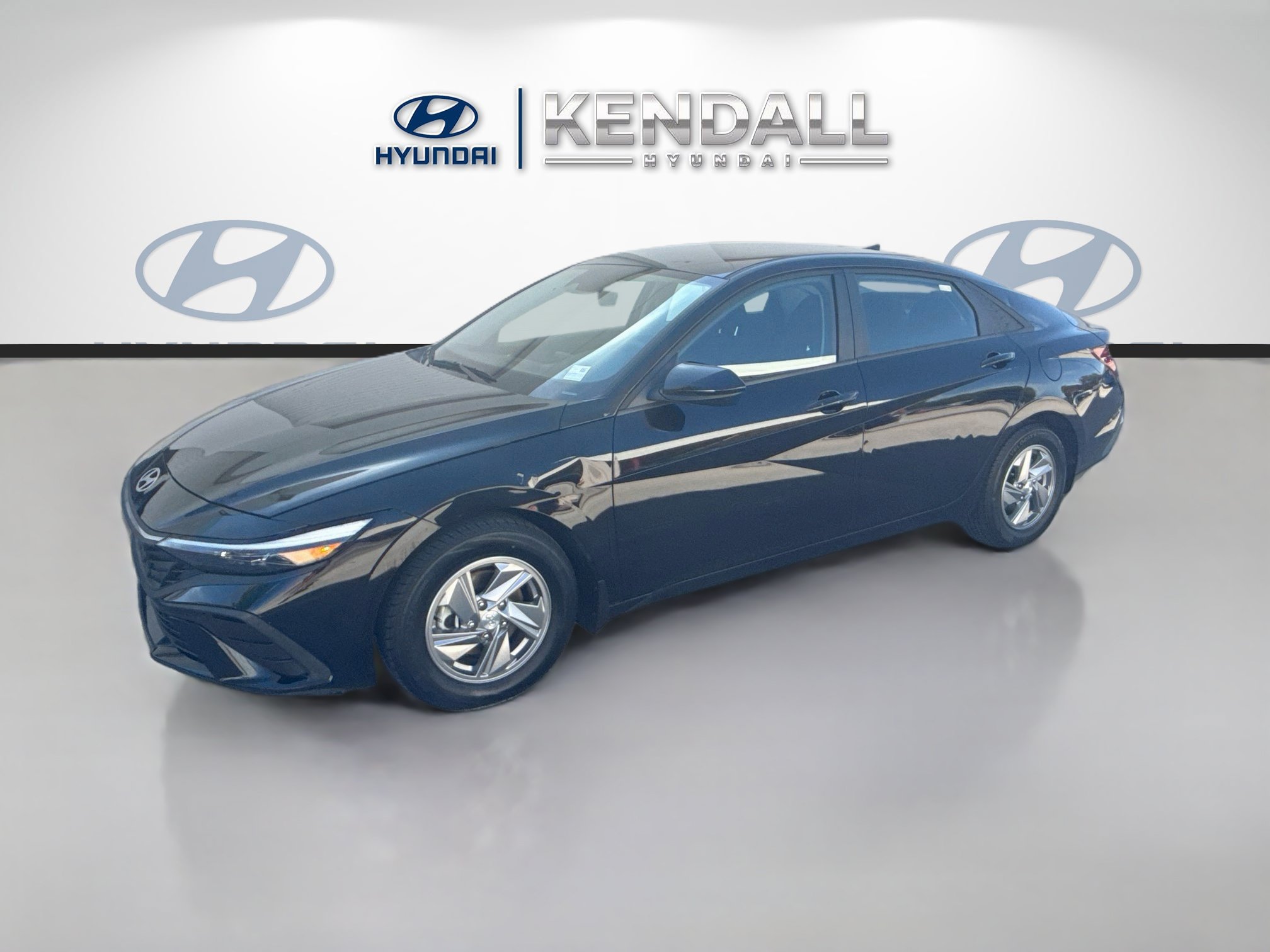 Used 2025 Hyundai Elantra SE FWD image 3