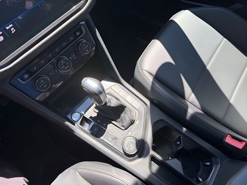 Used 2018 Volkswagen Tiguan SE w/ Panoramic Sunroof Package AWD/4WD image 18