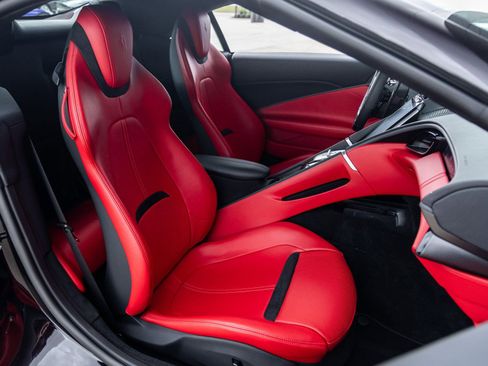 Used 2024 Ferrari Roma Spider image 45