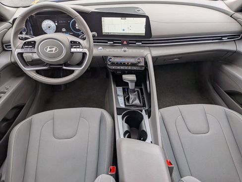 Used 2025 Hyundai Elantra SEL image 21