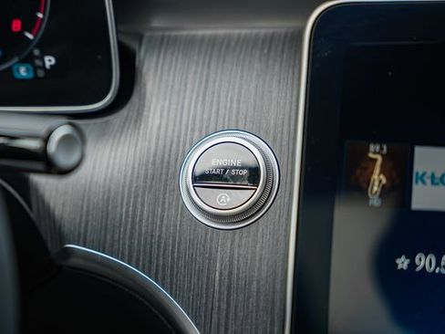 Used 2025 Mercedes-Benz C 300 4MATIC Sedan image 28