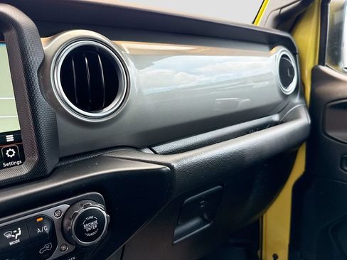 Used 2022 Jeep Wrangler Unlimited Sahara w/ Cold Weather Group AWD/4WD image 21