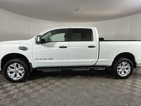 Used 2022 Nissan Titan SV w/ SV Convenience Package AWD/4WD image 5