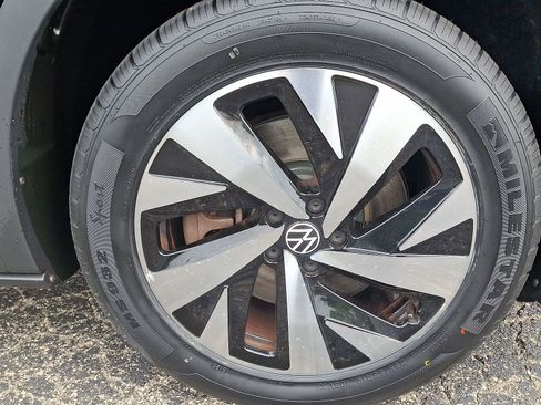 Used 2023 Volkswagen ID.4 Pro AWD/4WD image 27
