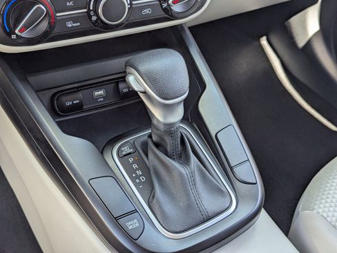 Certified 2025 Kia Soul LX w/ LX Technology Package image 28