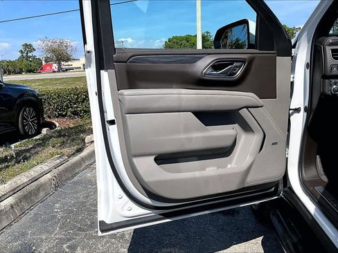 Used 2024 GMC Yukon SLT w/ SLT Luxury Package AWD/4WD image 25