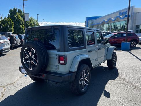 Used 2024 Jeep Wrangler Unlimited w/ Convenience Group AWD/4WD image 5