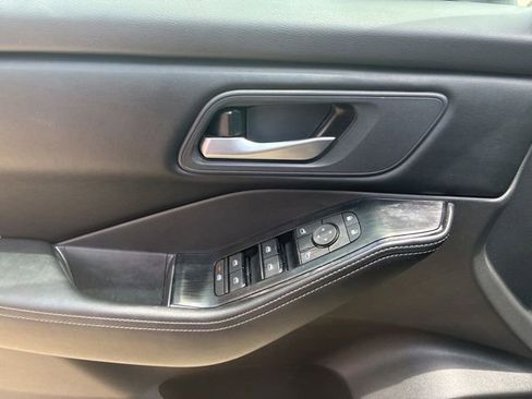 Used 2025 Nissan Rogue SV FWD image 20