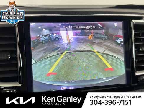 Used 2023 Chrysler Pacifica Touring-L AWD/4WD image 17
