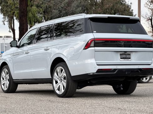 Certified 2025 Lincoln Navigator L Reserve image 6