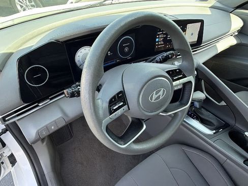 Used 2024 Hyundai Elantra SEL FWD image 10