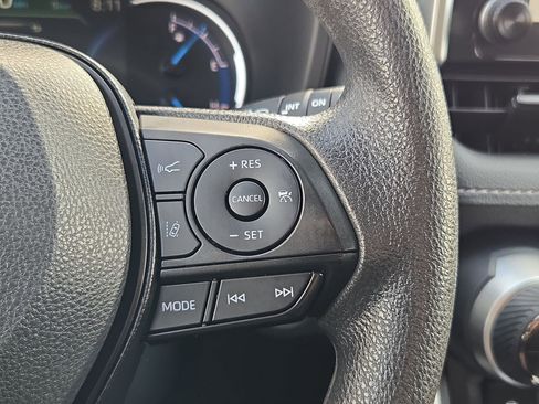 Used 2025 Toyota RAV4 XLE AWD/4WD image 19