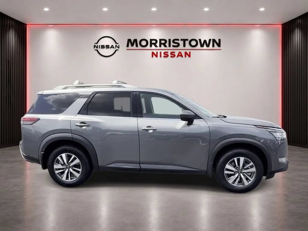 Used 2023 Nissan Pathfinder SL AWD/4WD image 10