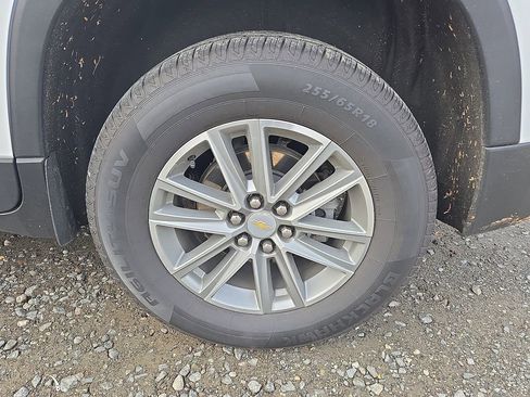 Used 2023 Chevrolet Traverse LT image 11