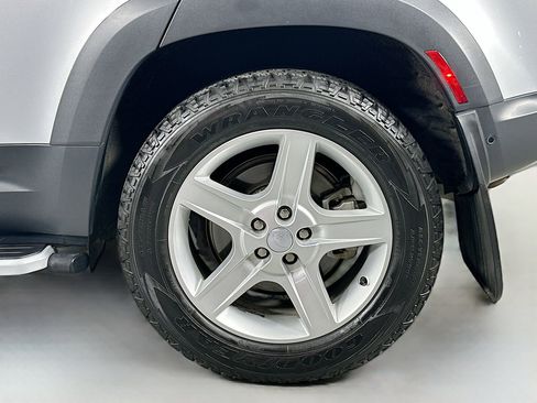 Certified 2022 Land Rover Defender 110 SE image 33