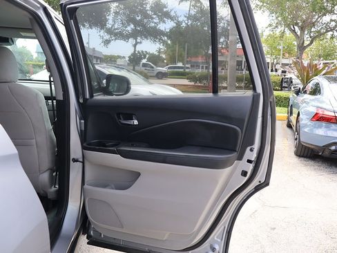 Used 2021 Honda Pilot EX image 25