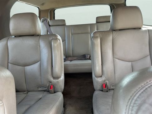 Used 2004 GMC Yukon XL SLT w/ Preferred Equipment Group image 12