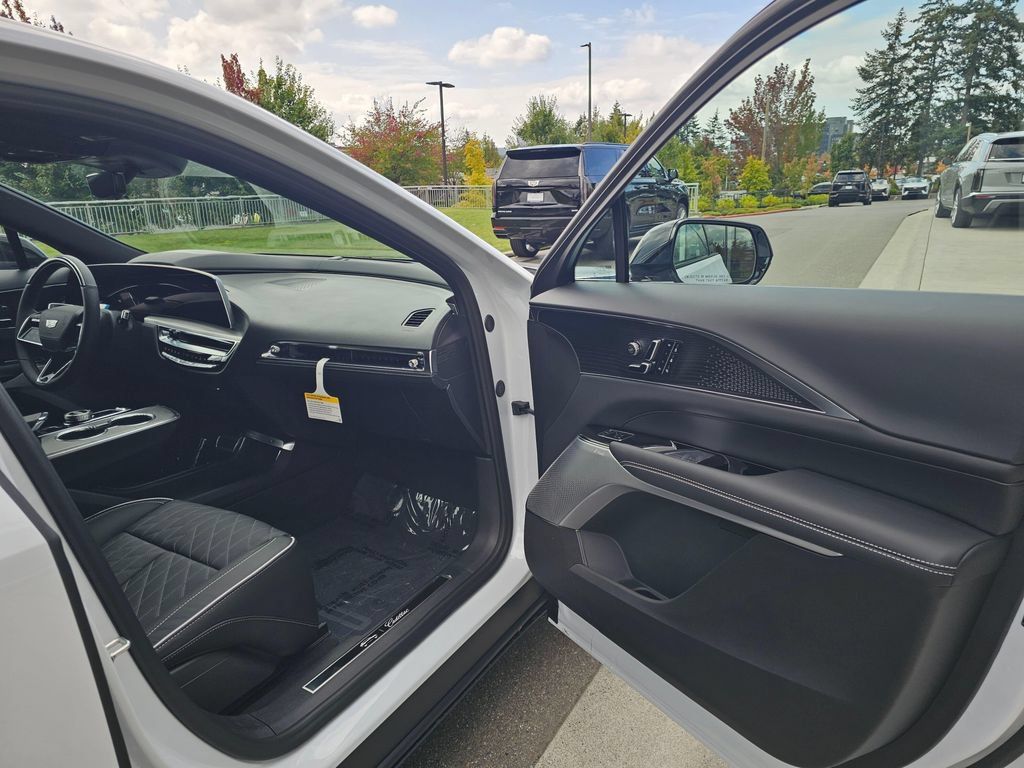 New 2027 Cadillac Lyriq Signature Sport w/ Nappa Leather Package AWD/4WD image 12