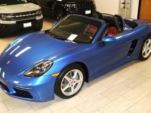 Used 2018 Porsche 718 Boxster RWD image 17