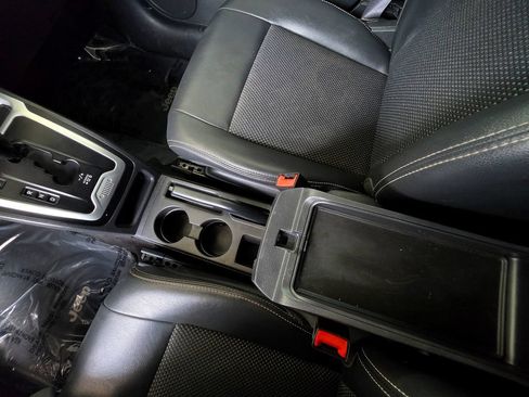 Used 2017 Jeep Compass Latitude AWD/4WD image 31