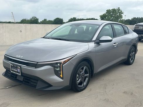 Used 2025 Kia K4 LXS image 8