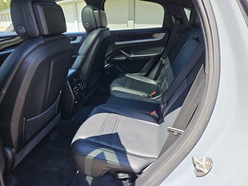 Used 2024 Porsche Cayenne Coupe AWD/4WD image 36