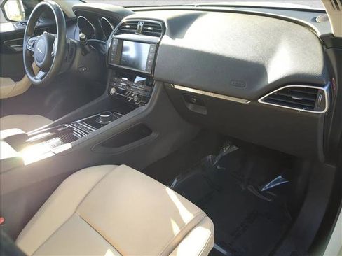 Used 2018 Jaguar F-PACE Premium image 21