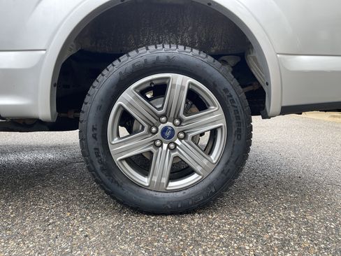 Used 2019 Ford F150 XLT w/ Equipment Group 302A Luxury AWD/4WD image 23