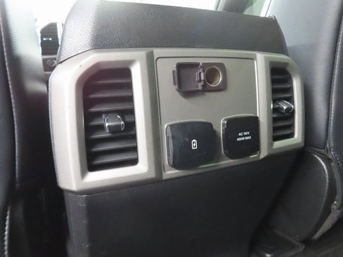 Used 2019 Ford F350 Lariat image 12