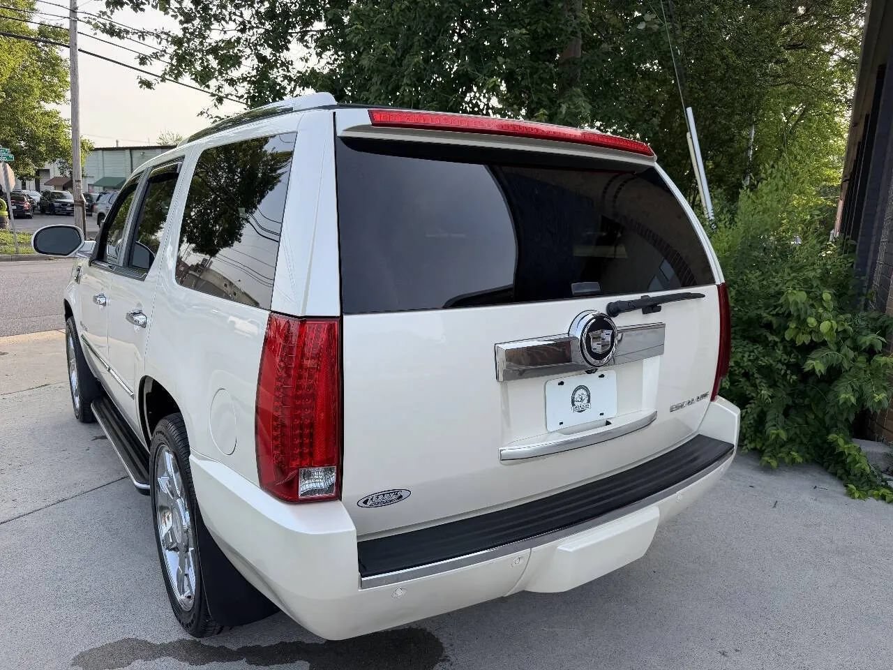 Used 2009 Cadillac Escalade 4WD Hybrid image 10