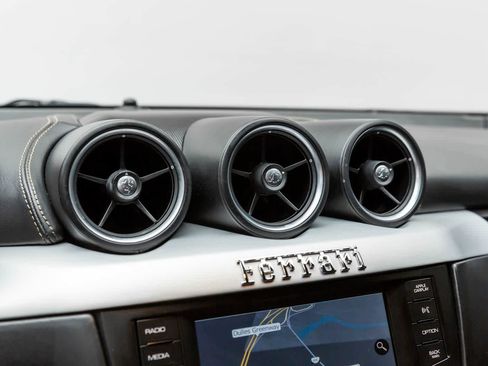 Used 2015 Ferrari FF image 34