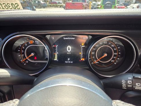 Used 2023 Jeep Wrangler Unlimited Sahara AWD/4WD image 28