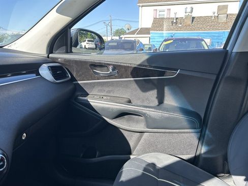 Used 2018 Kia Sorento AWD image 12