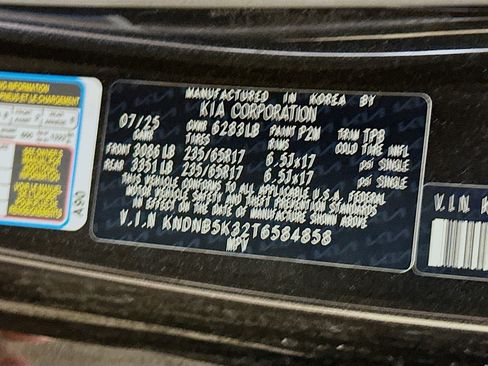 Used 2026 Kia Carnival FWD image 12