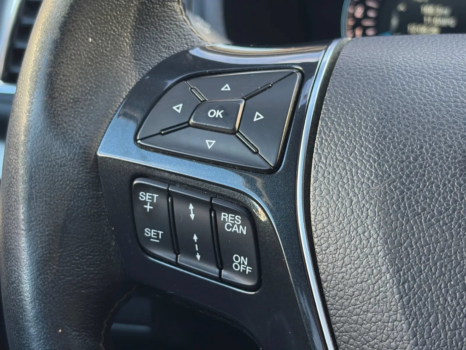 Used 2018 Ford Explorer Platinum AWD/4WD image 32
